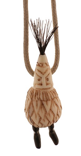 Pendentif Douk-Douk® ivoire de phacochère et chêne morta.