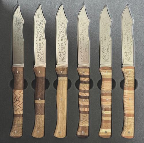 Couteau de table Douk-Douk® manche en bois revalorisé.